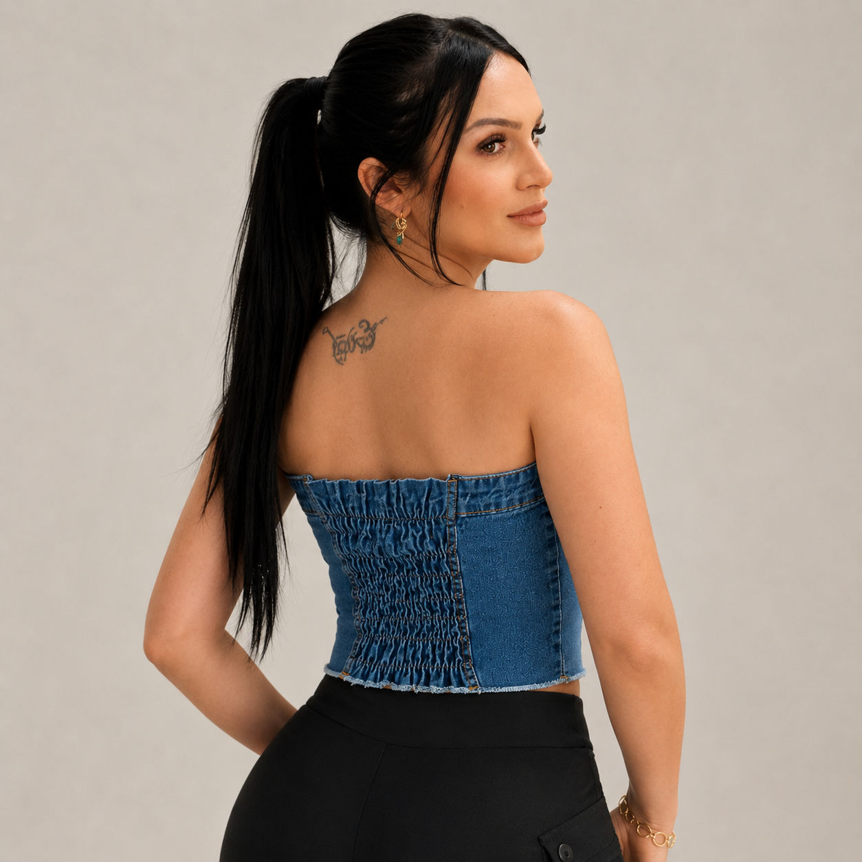 Top Cropped Jeans Feminina com Barra desfiada - Escuro